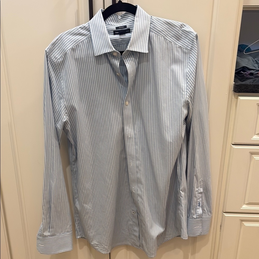 GAP Blue Dress Shirt Classic Long-Sleeve